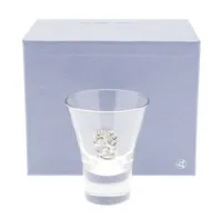 Whiskylasi tinaleijonalla